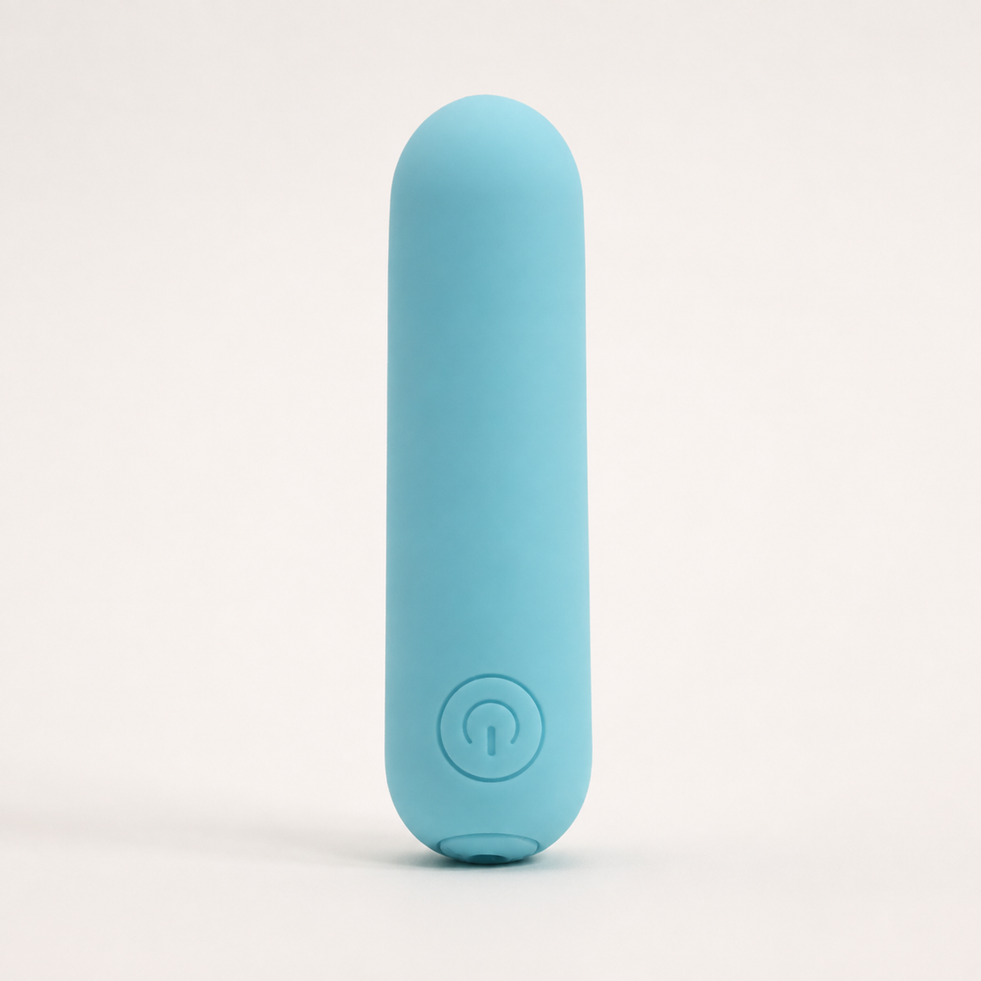 FlexToyz groene bullet vibrator met ronde powerknop op neutrale studioachtergrond
