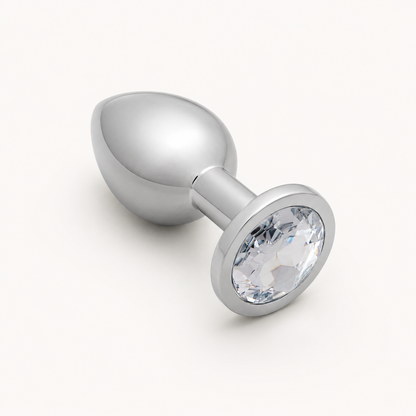 Grote zilveren FlexToyz buttplug met witte diamant op neutrale achtergrond