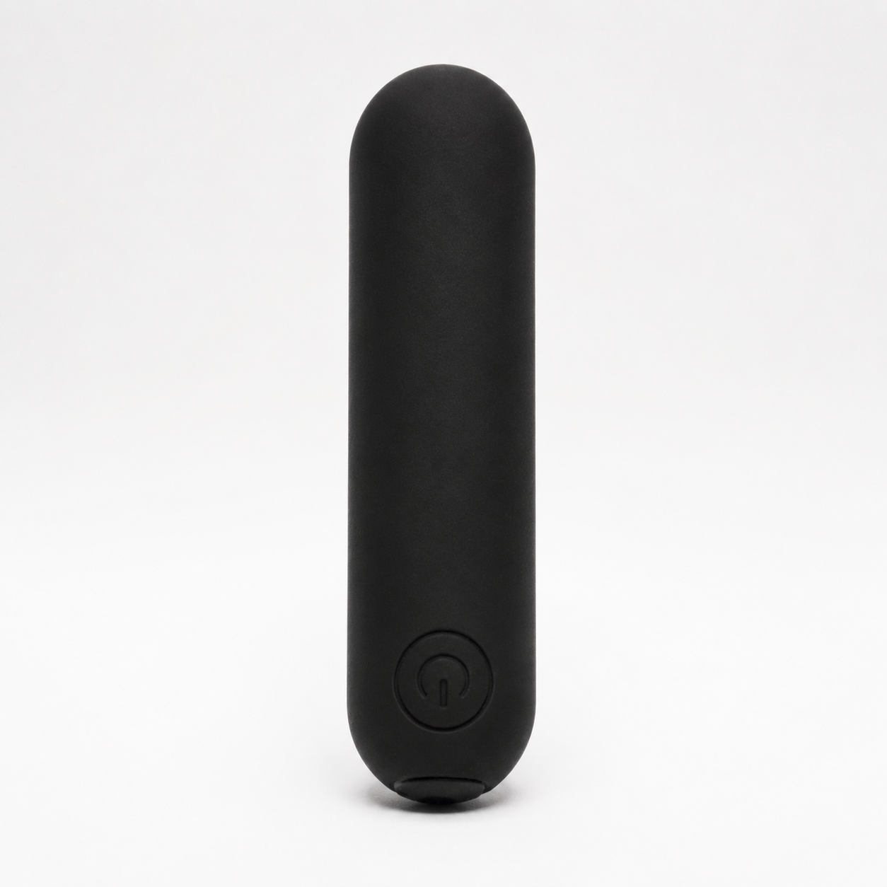 FlexToyz zwarte bullet vibrator met ronde powerknop op neutrale studioachtergrond