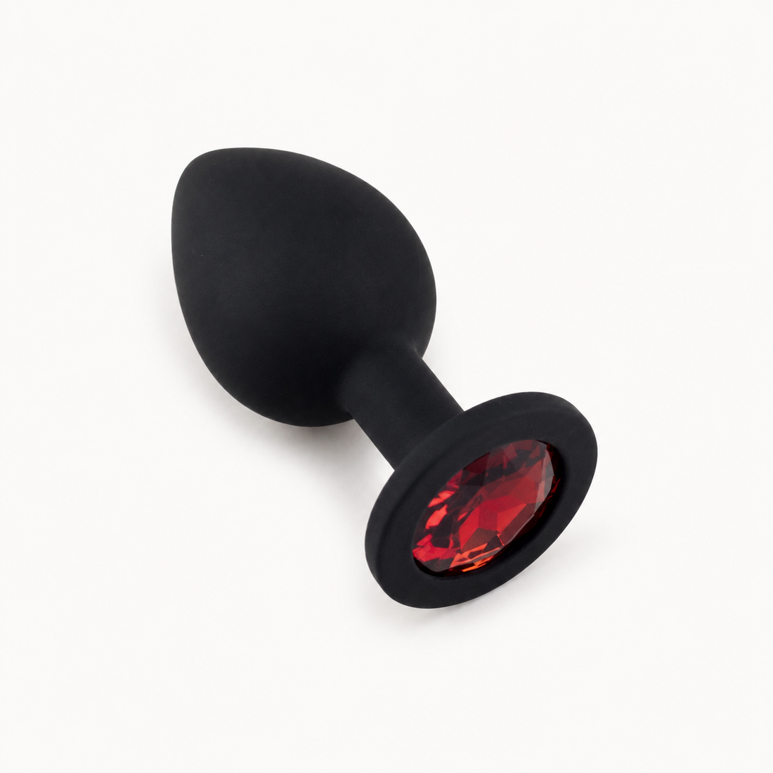 Zwarte siliconen FlexToyz buttplug Small met rode diamant op witte achtergrond