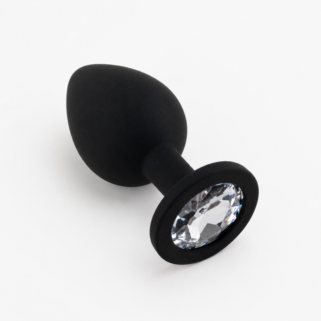 Zwarte siliconen FlexToyz buttplug Large met witte diamant op witte achtergrond