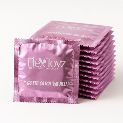 FlexToyz condooms verpakking met twaalf roze foliezakjes op neutrale achtergrond